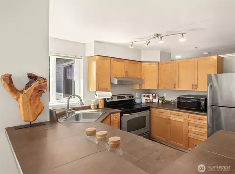 Kitchen - 3926 243rd Pl SE #H-303, Bothell, WA 98021 photo 2 of 2