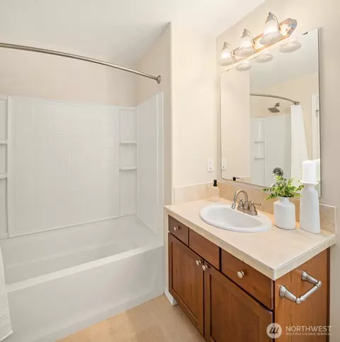 Bath - 20233 124th Ave NE, Bothell, WA 98011 photo 3 of 5