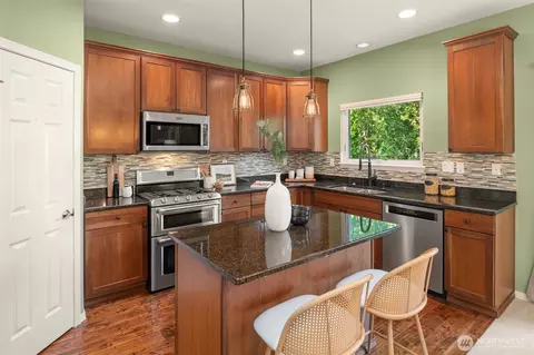Kitchen - 20233 124th Ave NE, Bothell, WA 98011 photo 2 of 3