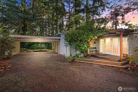 12117 SE 26th St, Bellevue, WA 98005