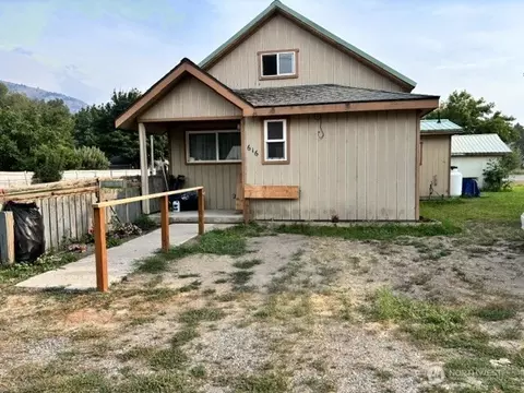 616 4th St, Oroville, WA 98844