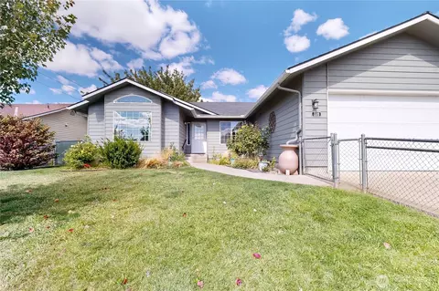 809 SE Tamarack St, College Place, WA 99324