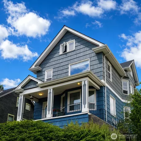 7652 E Green Lake Dr N, Seattle, WA 98103
