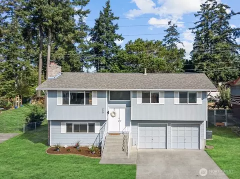 720 NW Hyak Dr, Oak Harbor, WA 98277