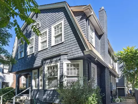 5262 15th Ave NE, Seattle, WA 98105