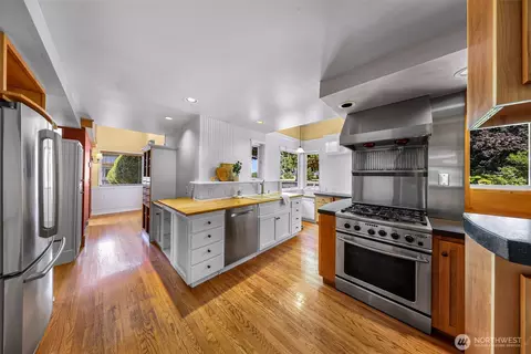 Kitchen - 5836 Chuckanut Dr, Bow, WA 98232 photo 1 of 5