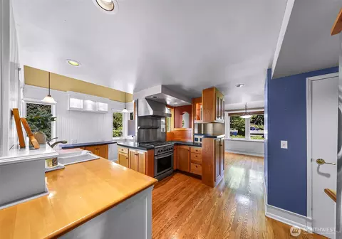 Kitchen - 5836 Chuckanut Dr, Bow, WA 98232 photo 2 of 5