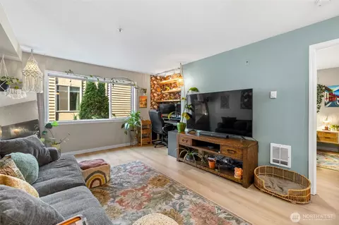 12034 15th Ave NE #103, Seattle, WA 98125
