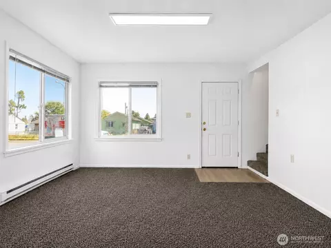 Living - 263 28th Ave, Longview, WA 98632 photo 2 of 3
