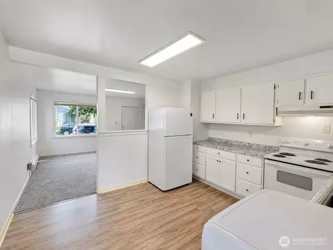 Kitchen - 263 28th Ave, Longview, WA 98632 photo 1 of 1