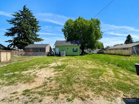 Exterior - 263 28th Ave, Longview, WA 98632 photo 3 of 4