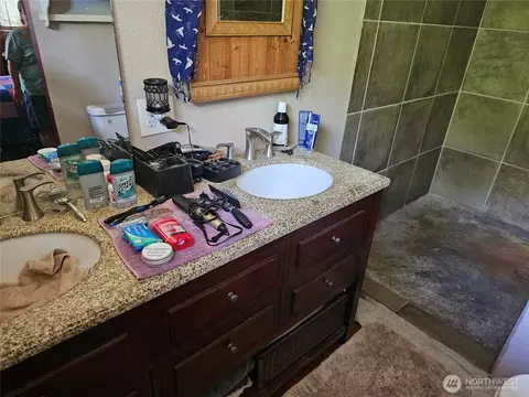 Bath - 283 Middle Fork Rd, Chehalis, WA 98532 photo 1 of 3