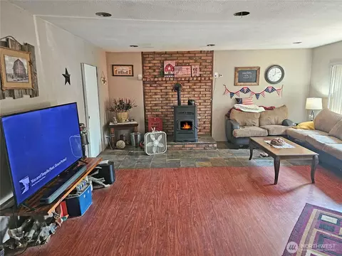Living - 283 Middle Fork Rd, Chehalis, WA 98532 photo 2 of 2