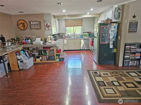 Kitchen - 283 Middle Fork Rd, Chehalis, WA 98532 photo 3 of 3