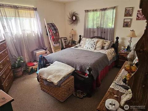 Bedroom - 283 Middle Fork Rd, Chehalis, WA 98532 photo 2 of 3