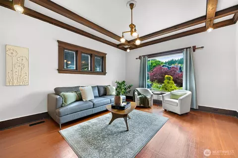 Living - 905 E Maple St, Bellingham, WA 98225 photo 2 of 3