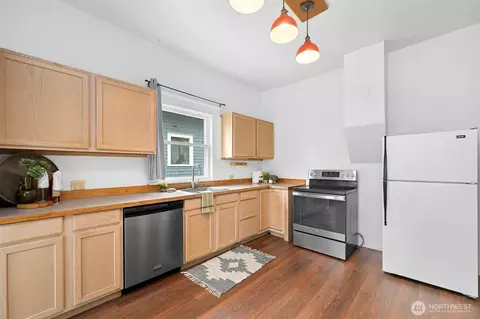 Kitchen - 905 E Maple St, Bellingham, WA 98225 photo 2 of 2