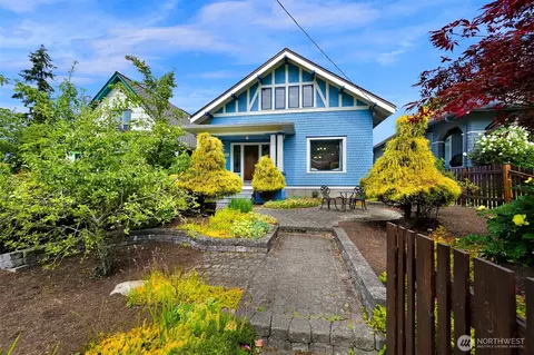 Exterior - 905 E Maple St, Bellingham, WA 98225 photo 1 of 7