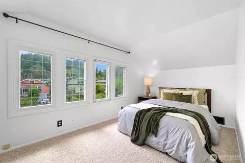 Bedroom - 905 E Maple St, Bellingham, WA 98225 photo 3 of 5