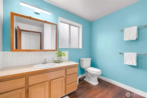 Bath - 905 E Maple St, Bellingham, WA 98225 photo 1 of 2
