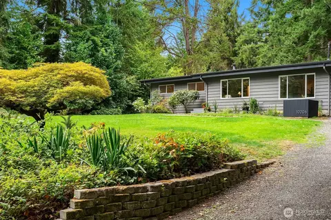 10206 SW Quartermaster Dr, Vashon, WA 98070