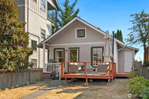 917 NE 72nd St, Seattle, WA 98115