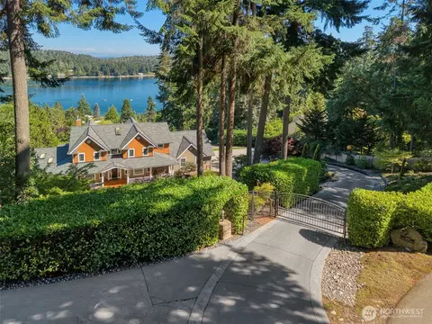 3696 Lavender Ln NE, Bainbridge Island, WA 98110
