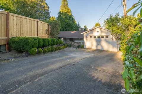 19526 53rd Ave NE, Lake Forest Park, WA 98155