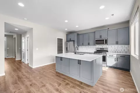 Kitchen - 451 Jasmine Ln N, Enumclaw, WA 98022 photo 2 of 3