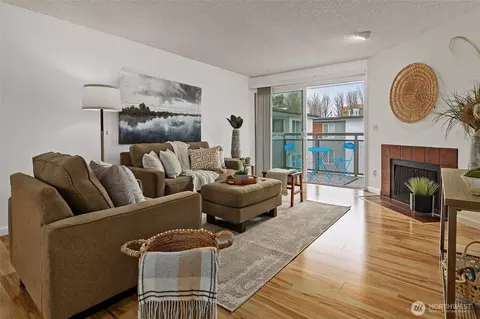 10501 8th Ave NE #406, Seattle, WA 98125
