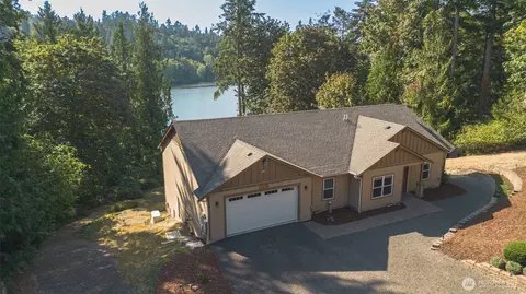 8479 E Caraway Rd, Port Orchard, WA 98366