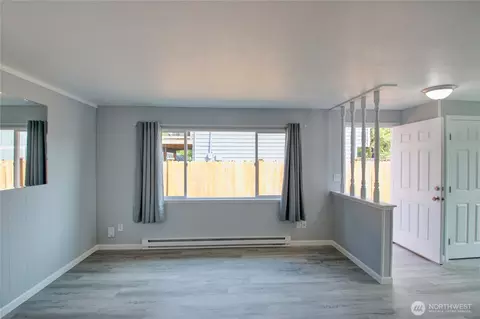 Living - 2524 Walnut St, Everett, WA 98201 photo 3 of 5