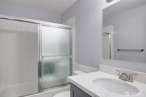 Bath - 2524 Walnut St, Everett, WA 98201 photo 2 of 2