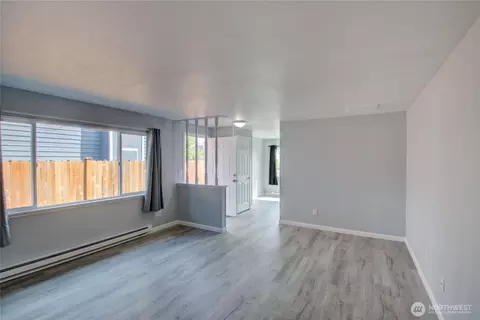 Living - 2524 Walnut St, Everett, WA 98201 photo 2 of 5