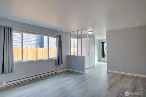 Living - 2524 Walnut St, Everett, WA 98201 photo 4 of 5