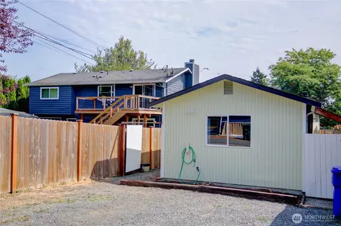 Exterior - 2524 Walnut St, Everett, WA 98201 photo 3 of 4