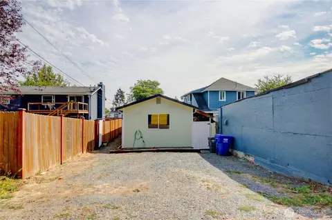 Exterior - 2524 Walnut St, Everett, WA 98201 photo 2 of 4