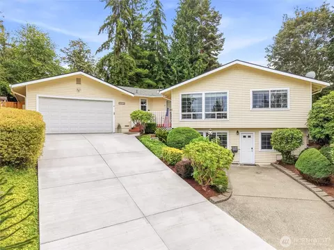 2012 SE Lincoln Circle Cir, Renton, WA 98055