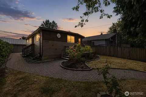 7768 14th Ave SW, Seattle, WA 98106