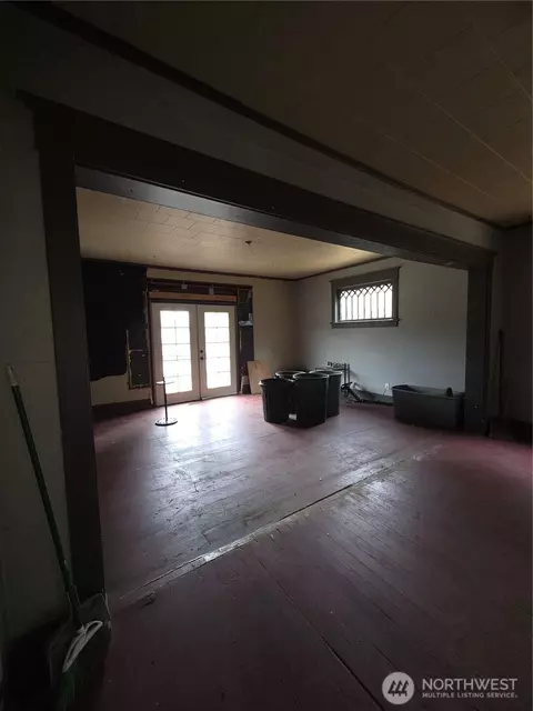 Living - 111 Calistoga St E, Orting, WA 98360 photo 2 of 2