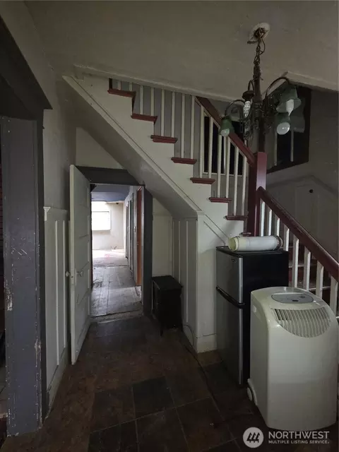 Entry Way - 111 Calistoga St E, Orting, WA 98360 photo 3 of 6