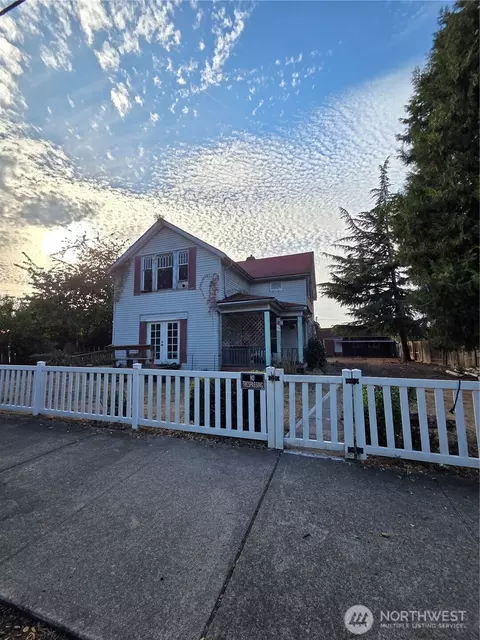 Exterior - 111 Calistoga St E, Orting, WA 98360 photo 3 of 17