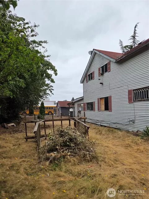 Exterior - 111 Calistoga St E, Orting, WA 98360 photo 11 of 17