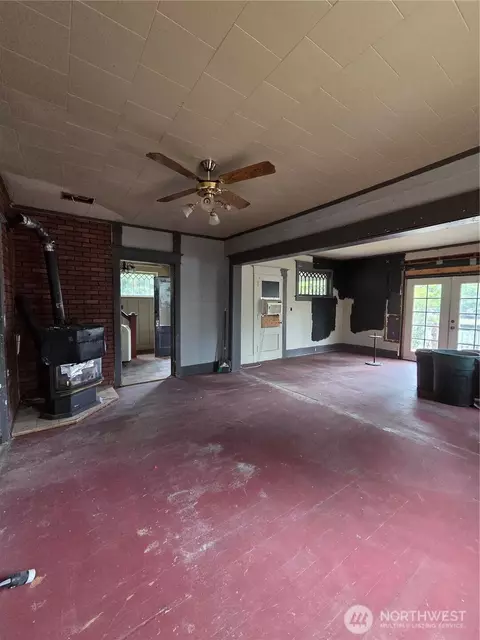 Living - 111 Calistoga St E, Orting, WA 98360 photo 1 of 2