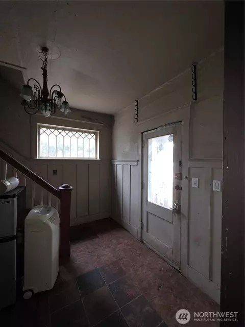 Entry Way - 111 Calistoga St E, Orting, WA 98360 photo 5 of 6