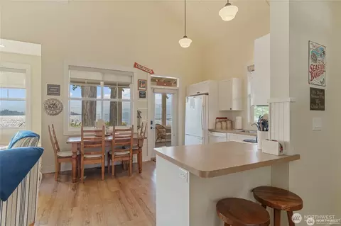 Kitchen - 117 Barefoot Ln, Oroville, WA 98844 photo 2 of 2