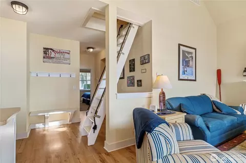 Entry Way - 117 Barefoot Ln, Oroville, WA 98844 photo 1 of 3
