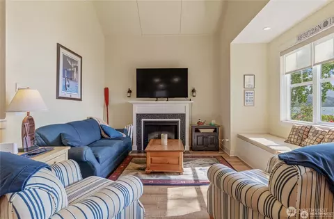 Living - 117 Barefoot Ln, Oroville, WA 98844 photo 1 of 3
