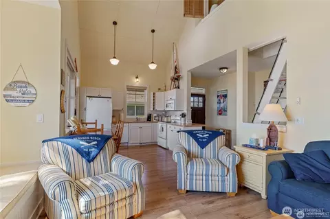 Living - 117 Barefoot Ln, Oroville, WA 98844 photo 3 of 3
