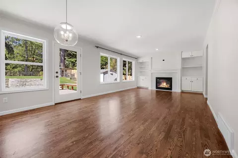 Living - 5226 Narbeck Ave, Everett, WA 98203 photo 4 of 7
